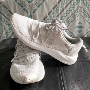 White puma sneakers